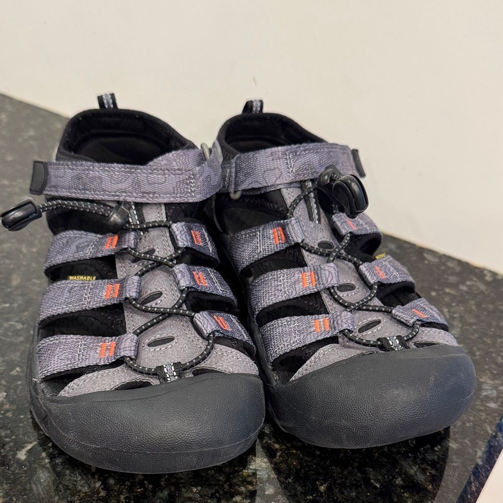 Keen Newport H2 Sandal Unisex Women's Size 5 Water Proof Sport Sandals Gray